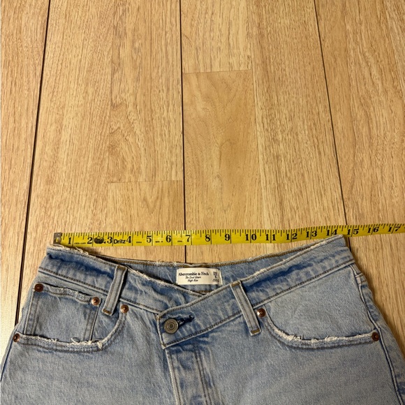 Abercrombie & Fitch Criss Cross Denim Shorts - Picture 4 of 6